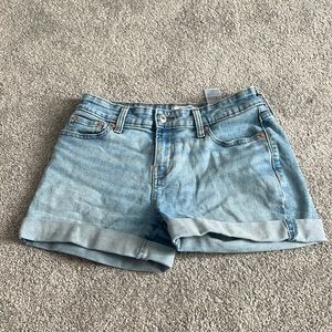 Light Wash Levi Mid-Rise Shorts